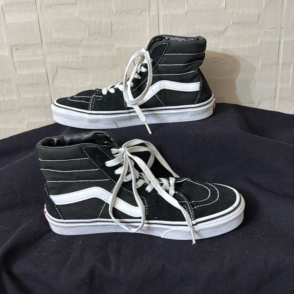 VANS SK8 Black Old Skool Hi Tops 
Men’s 6.5 women's 8